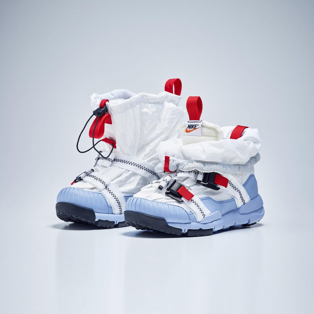 inercia perfume Detallado La nueva colaboración de Tom Sachs con Nike viene del espacio exterior